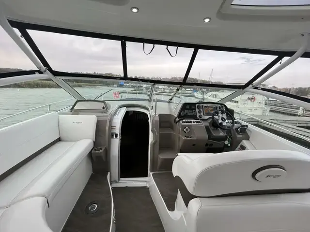 Cruisers Yachts 380 Express