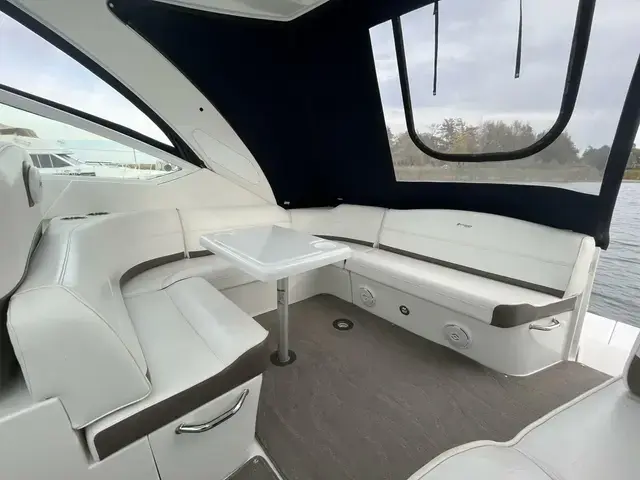 Cruisers Yachts 380 Express