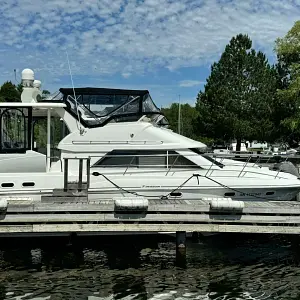 1999 Cruisers 3750 Motor Yacht