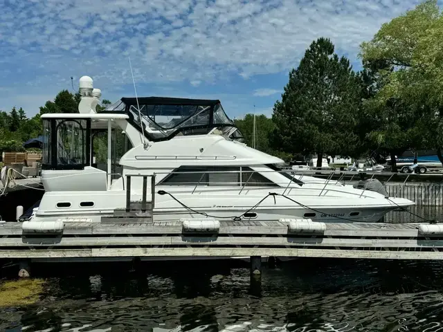 Cruisers 3750 Motor Yacht