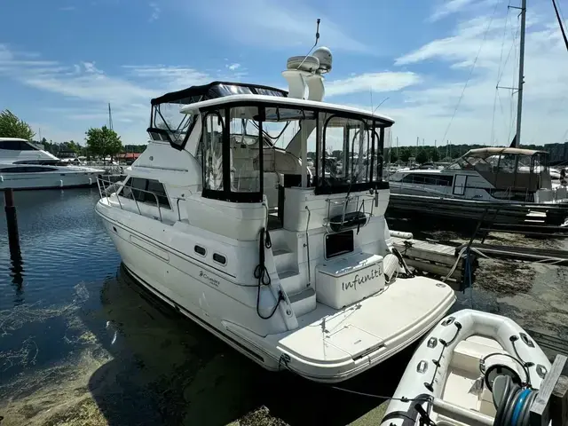 Cruisers 3750 Motor Yacht