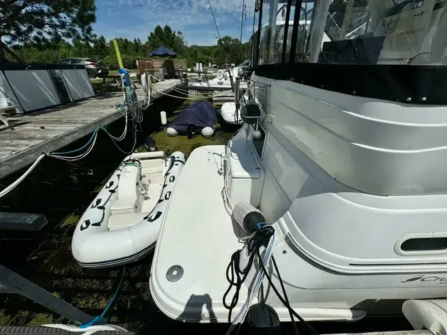 Cruisers 3750 Motor Yacht