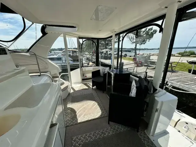 Cruisers 3750 Motor Yacht