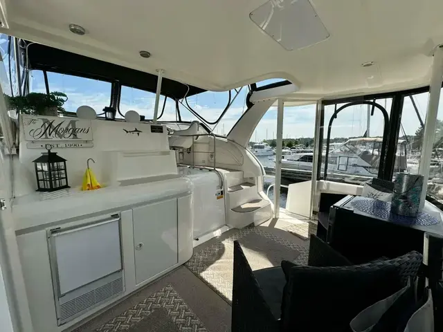 Cruisers 3750 Motor Yacht