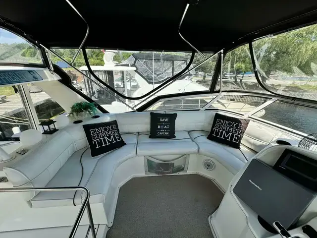 Cruisers 3750 Motor Yacht