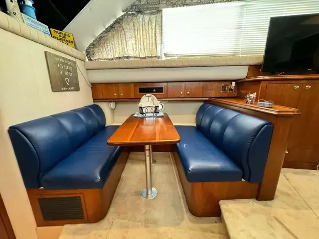 Cruisers 3750 Motor Yacht