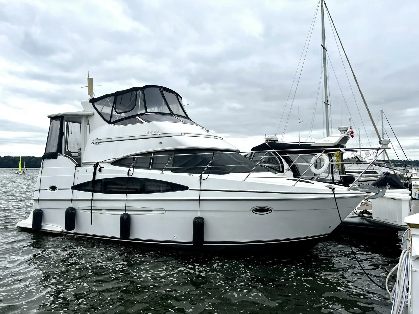 2002 Carver 346 motor yacht