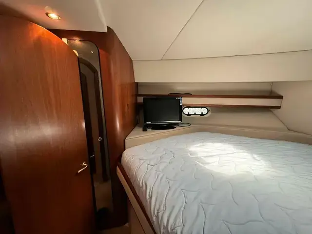 Cruisers 3750 Motor Yacht