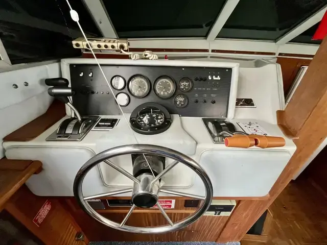 Sea Ray 360 Aft Cabin Motor Yacht