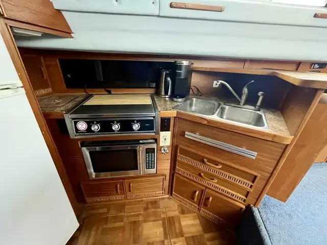 Sea Ray 360 Aft Cabin Motor Yacht