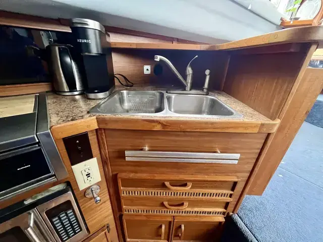 Sea Ray 360 Aft Cabin Motor Yacht