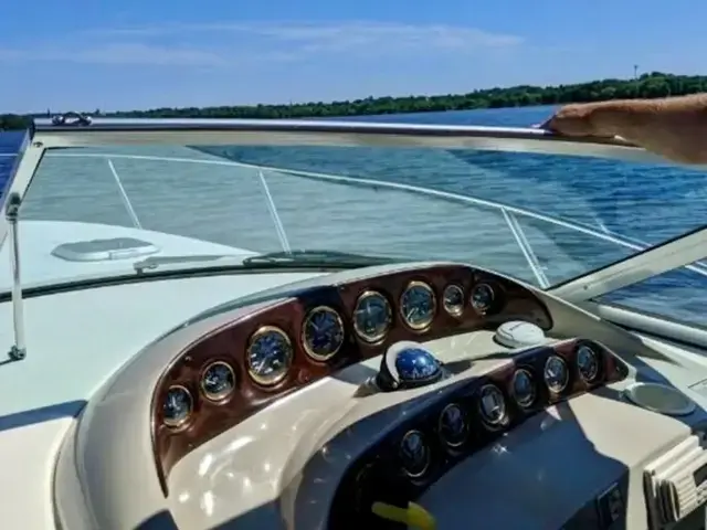 Rinker 342 Fiesta Vee