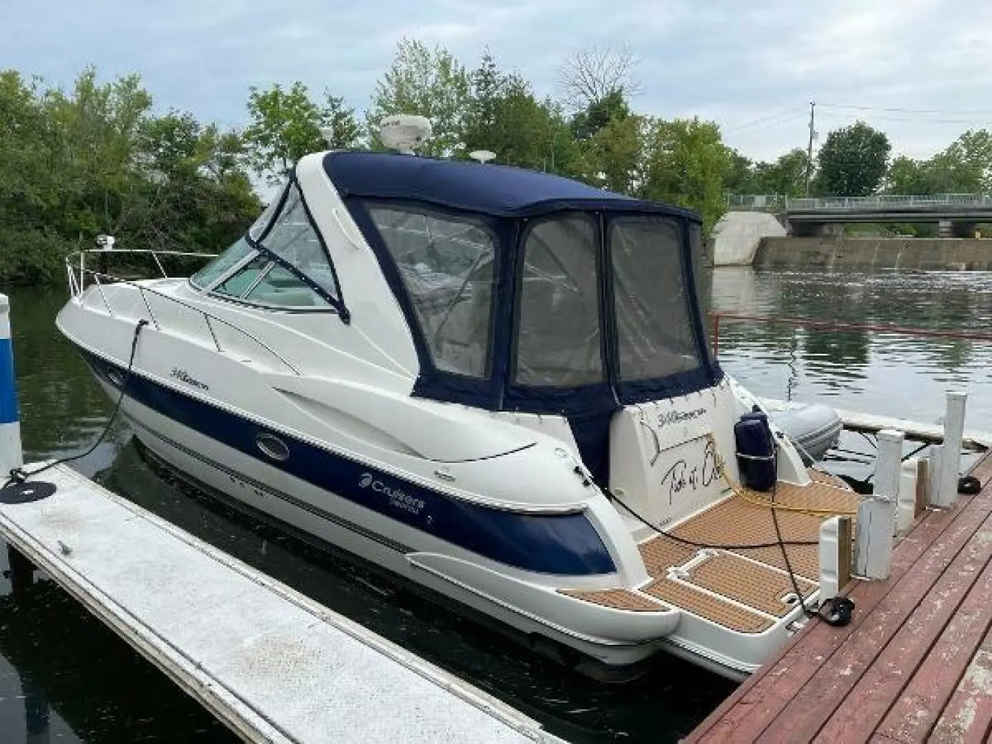 2006 Cruisers 340 express