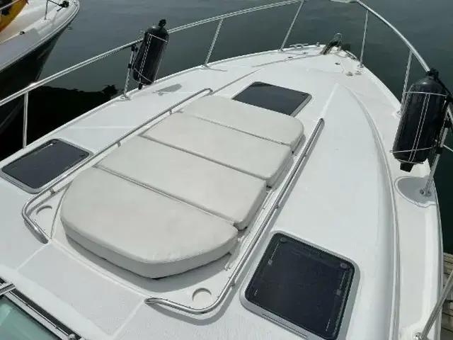 Chaparral 330 Signature