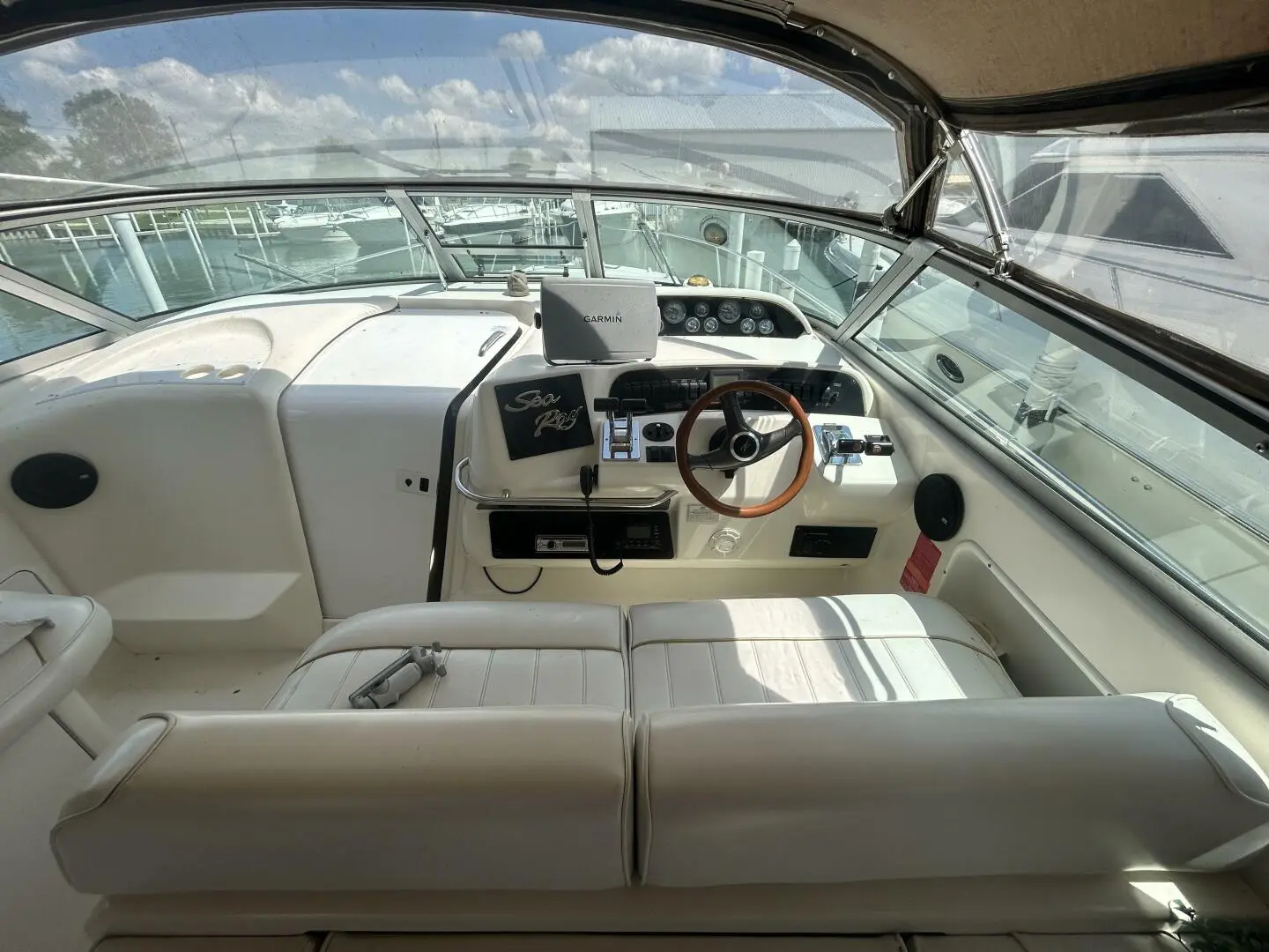 1996 Sea Ray sundancer 330