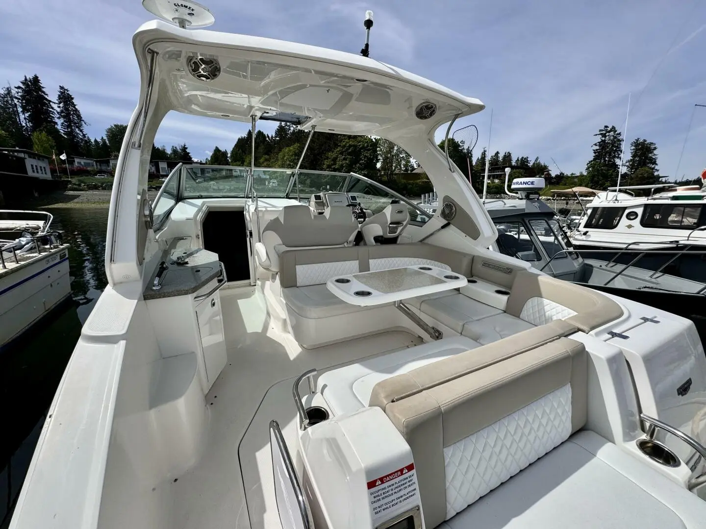 2015 Chaparral 330 signature