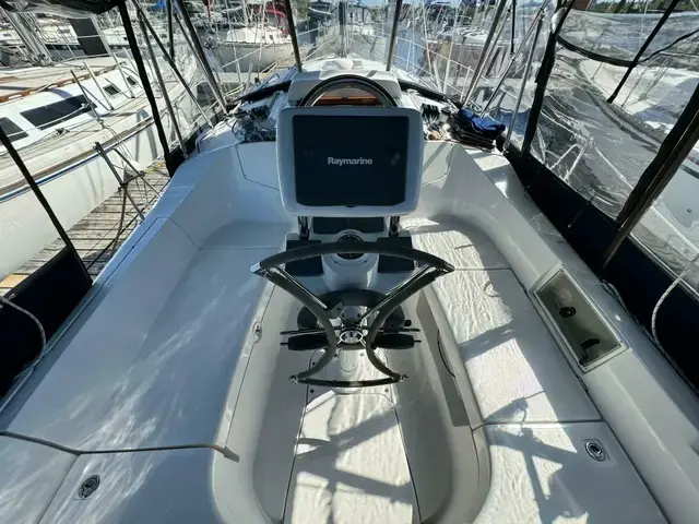 Hunter 33