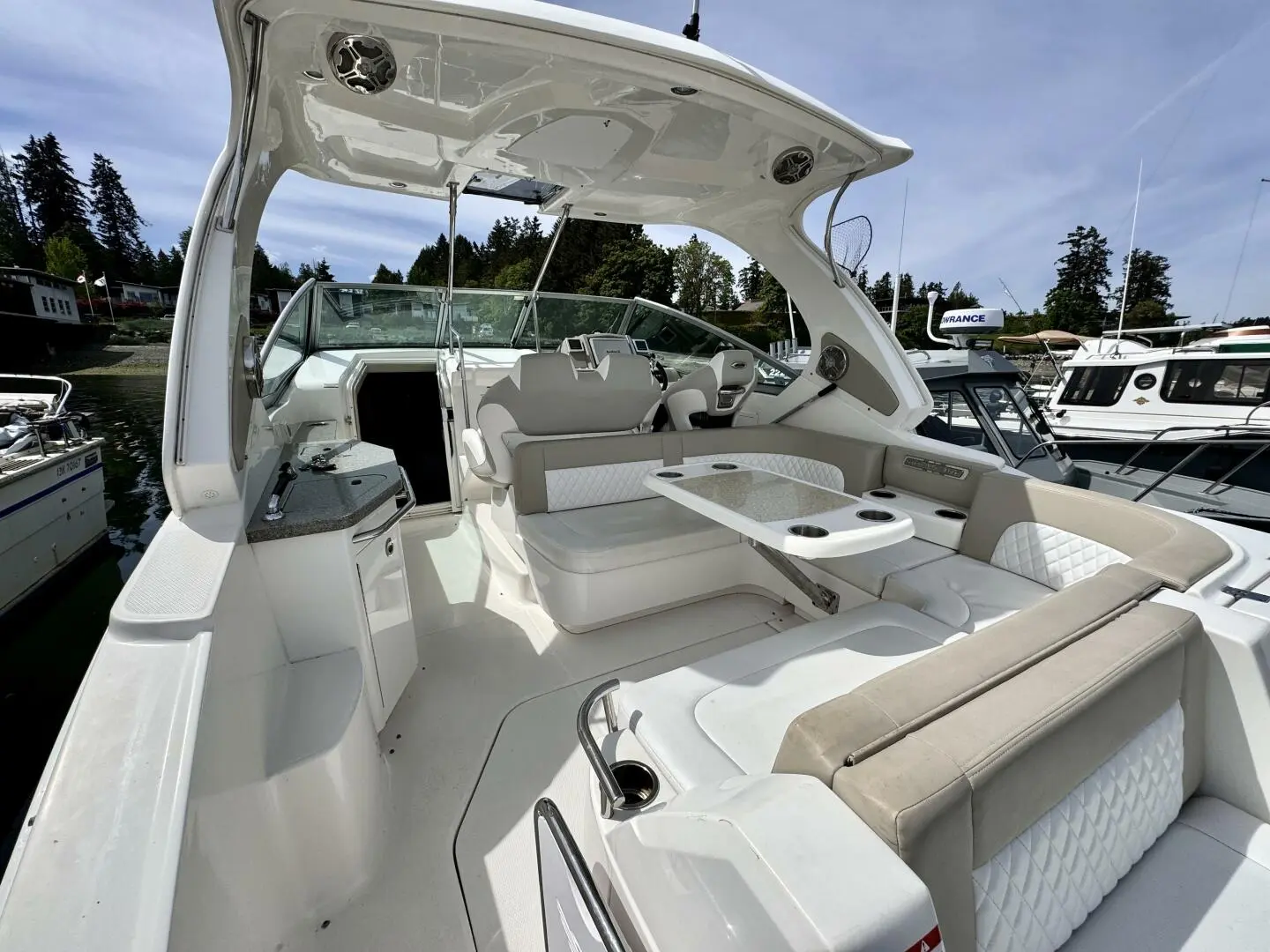 2015 Chaparral 330 signature