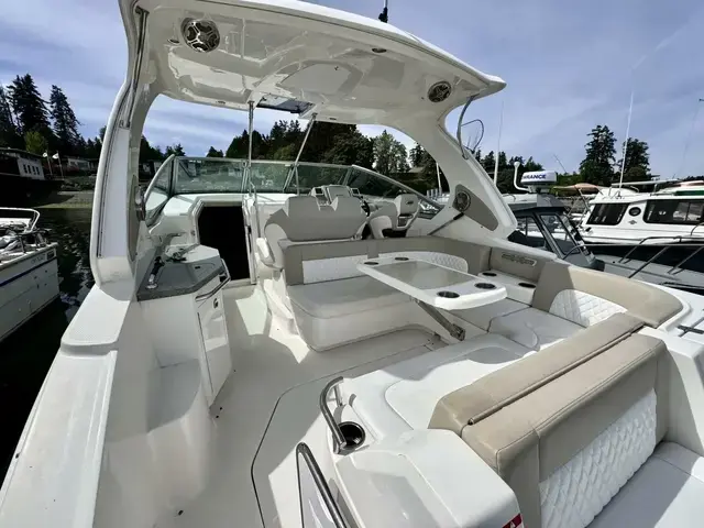 Chaparral 330 Signature