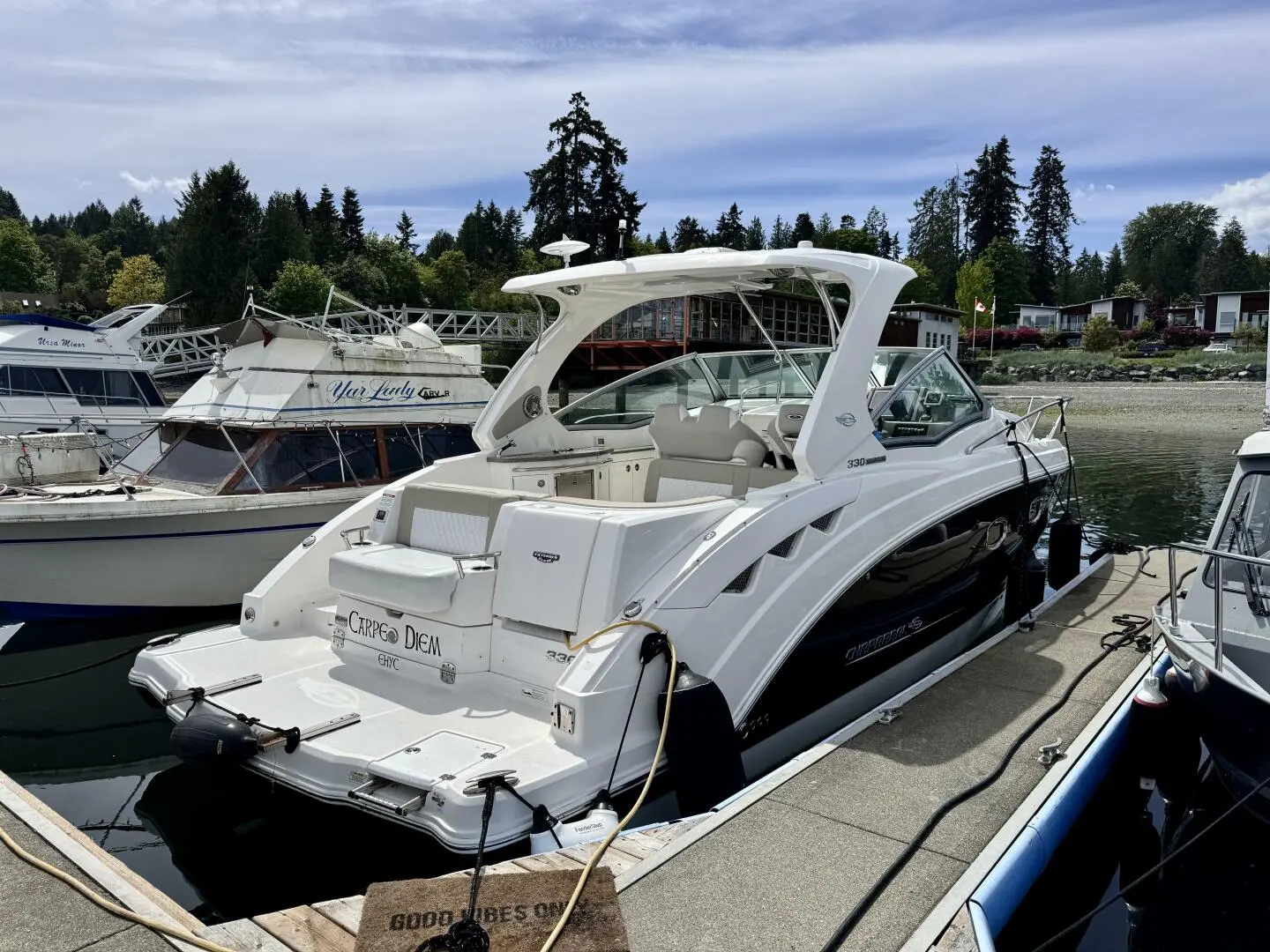 2015 Chaparral 330 signature