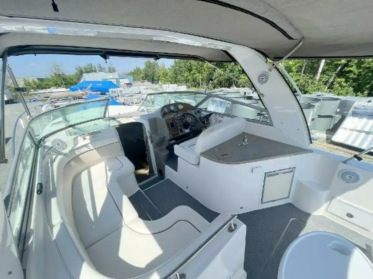 2007 Rinker fiesta vee 320