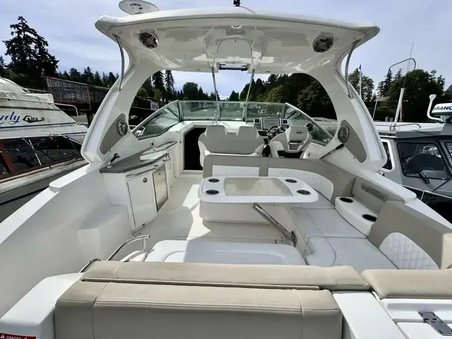 Chaparral 330 Signature