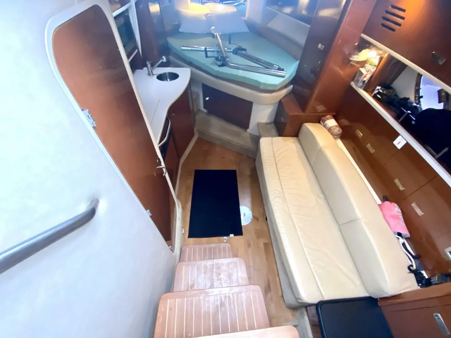 2010 Sea Ray 330 sundancer