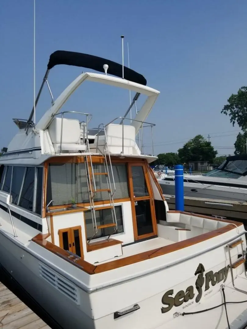 1987 Bayliner 3288 motor yacht