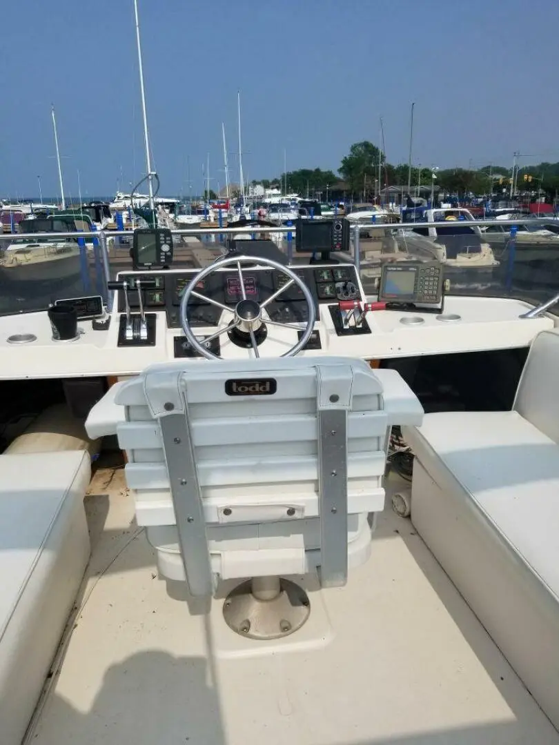 1987 Bayliner 3288 motor yacht