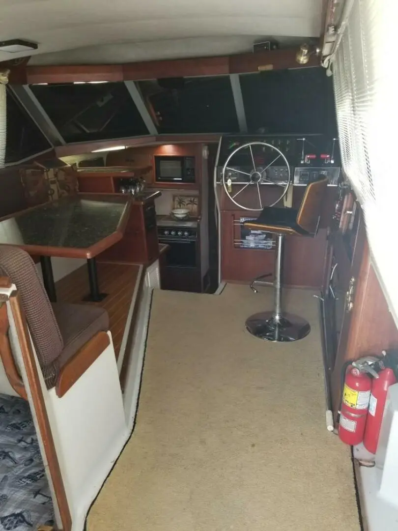 1987 Bayliner 3288 motor yacht