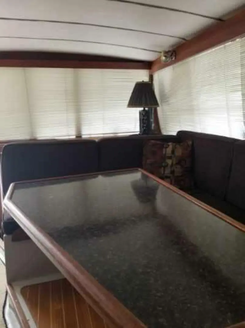 1987 Bayliner 3288 motor yacht