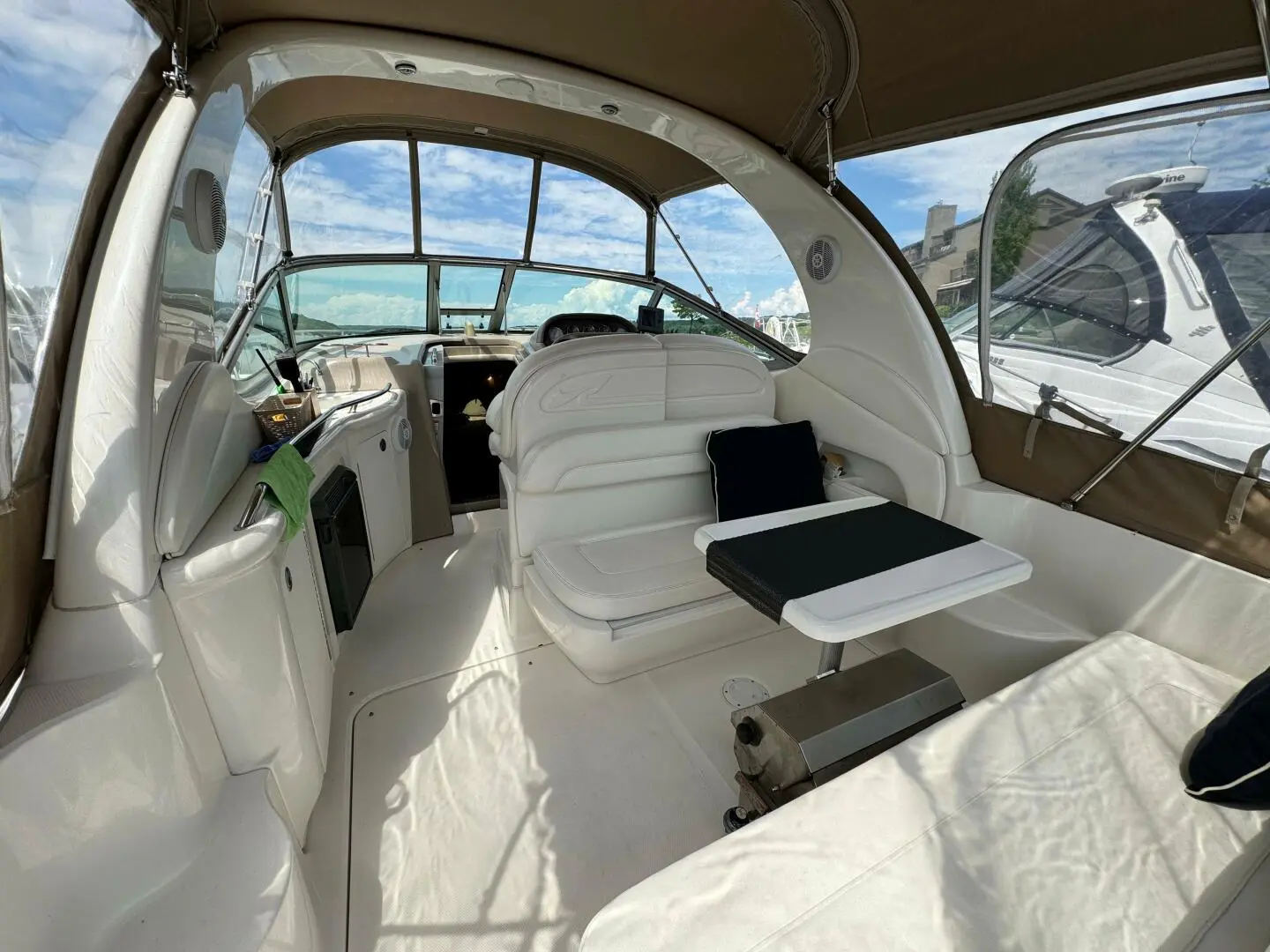 2005 Sea Ray sundancer 300