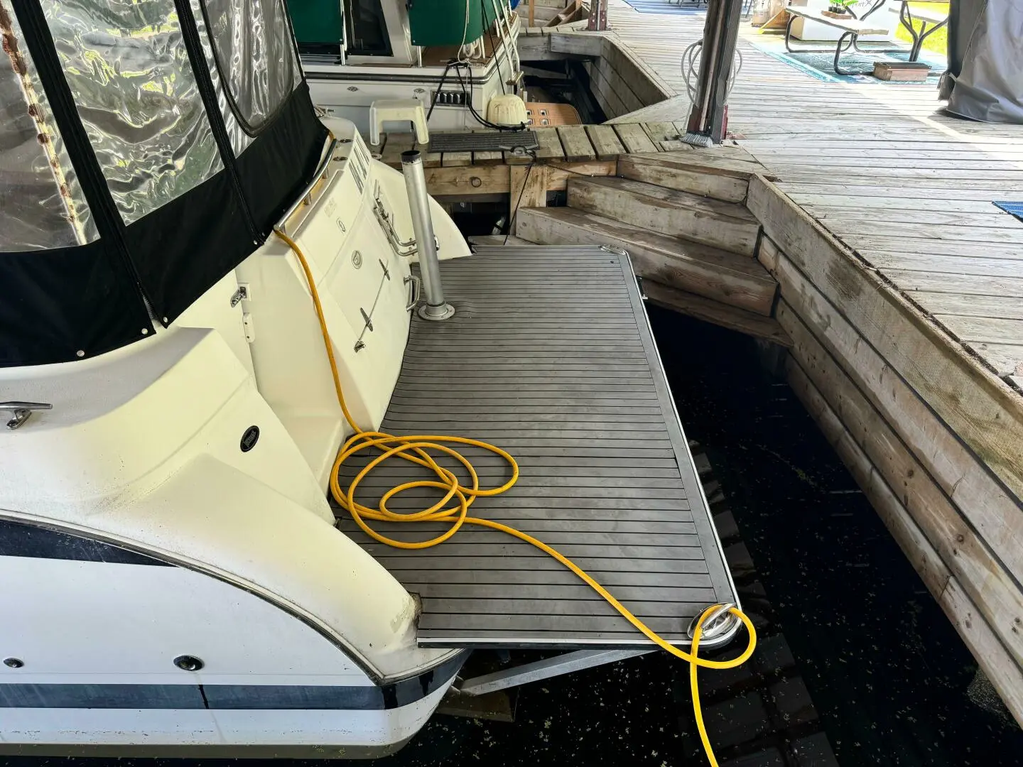 1999 Volvo Penta 300 express cruiser