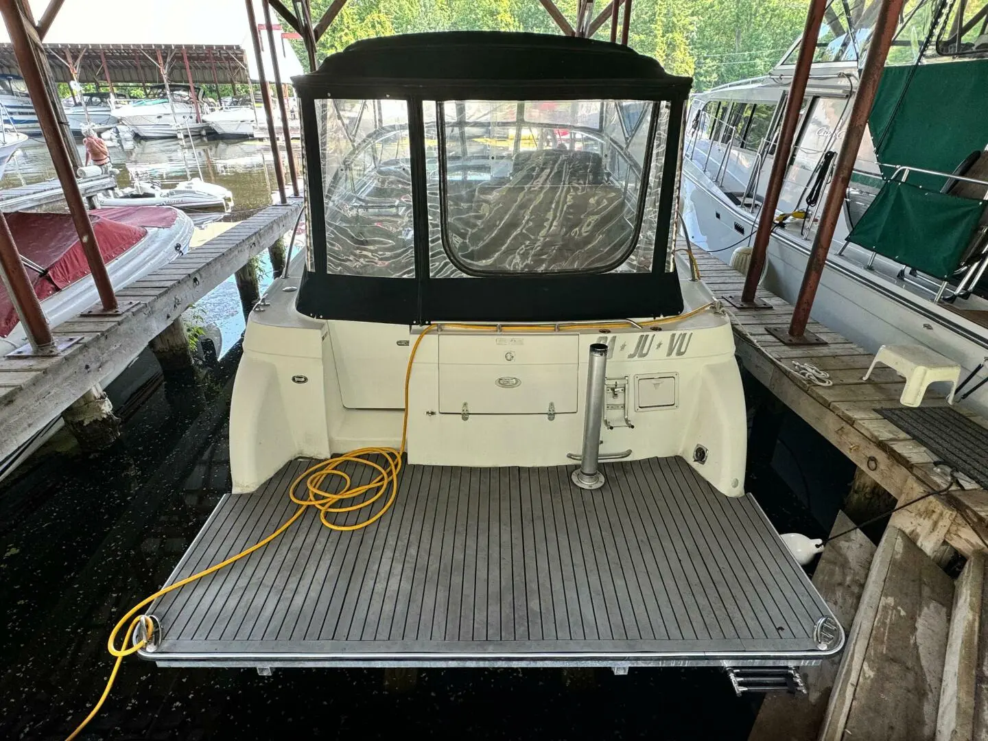 1999 Volvo Penta 300 express cruiser