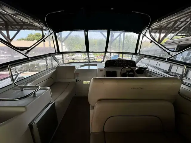 Chris Craft 300 Express Cruiser