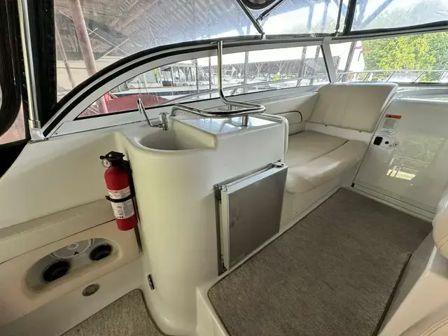 Chris Craft 300 Express Cruiser