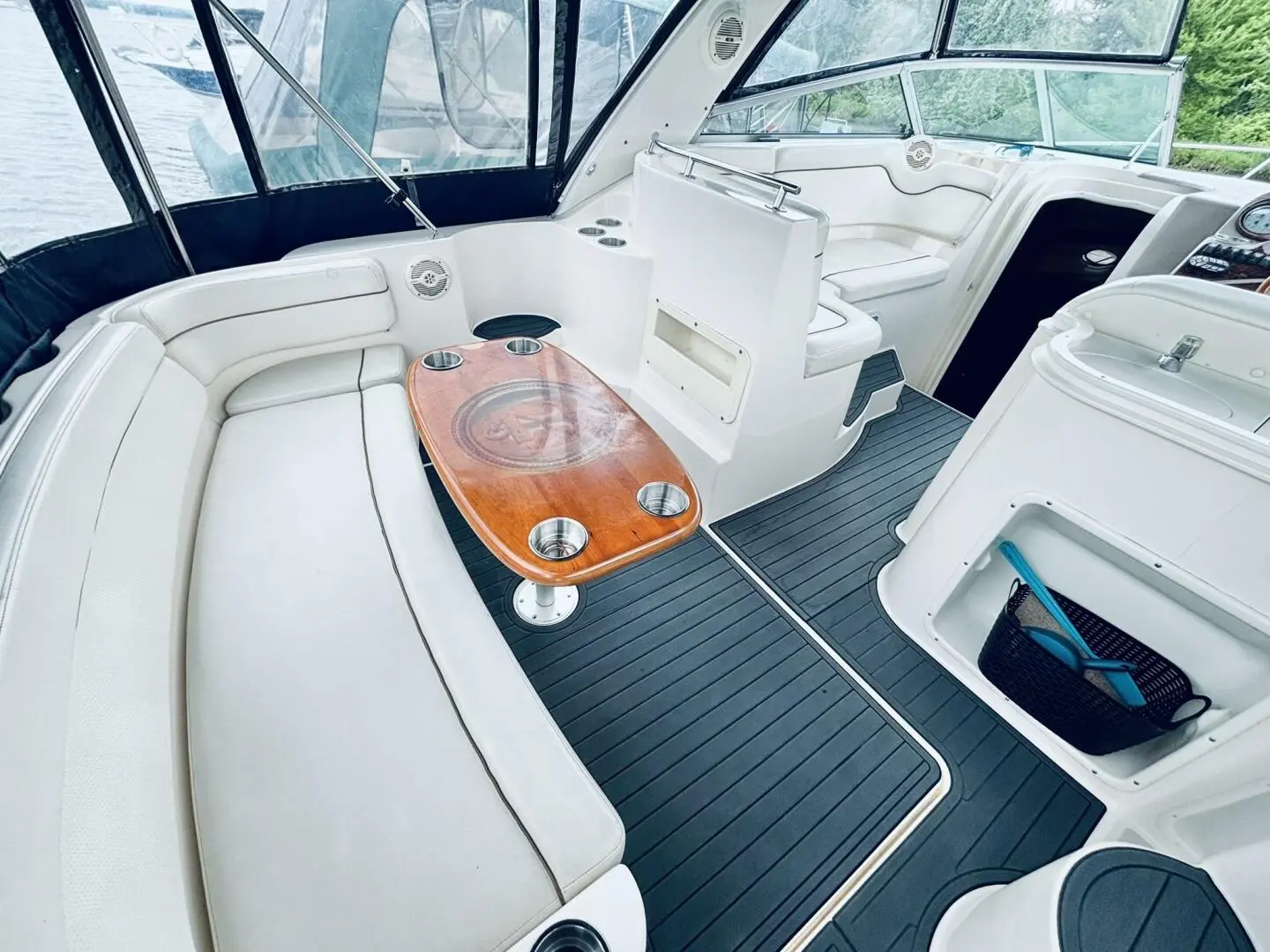 2004 Rinker fiesta vee 290