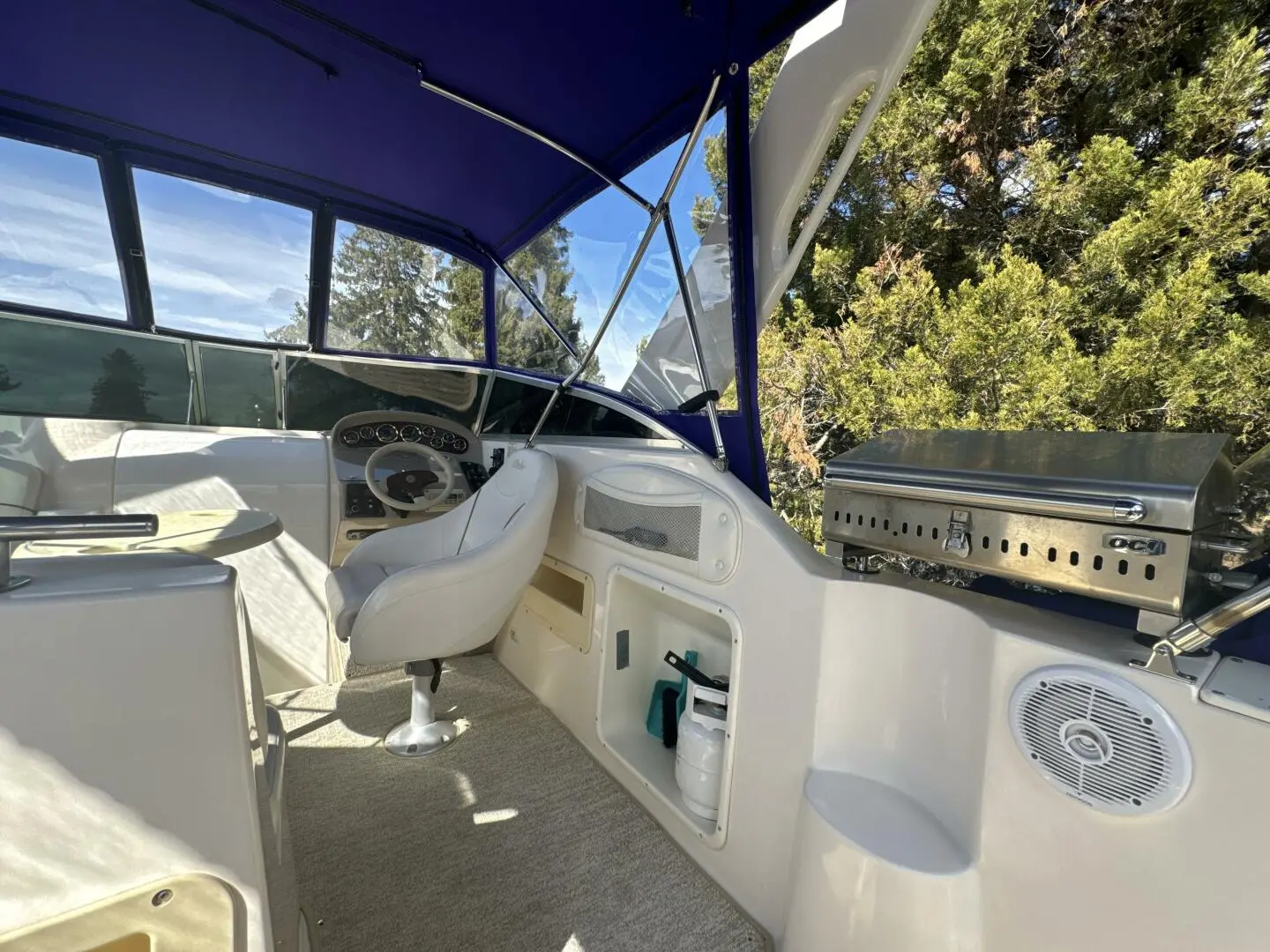 2002 Rinker fiesta vee 270