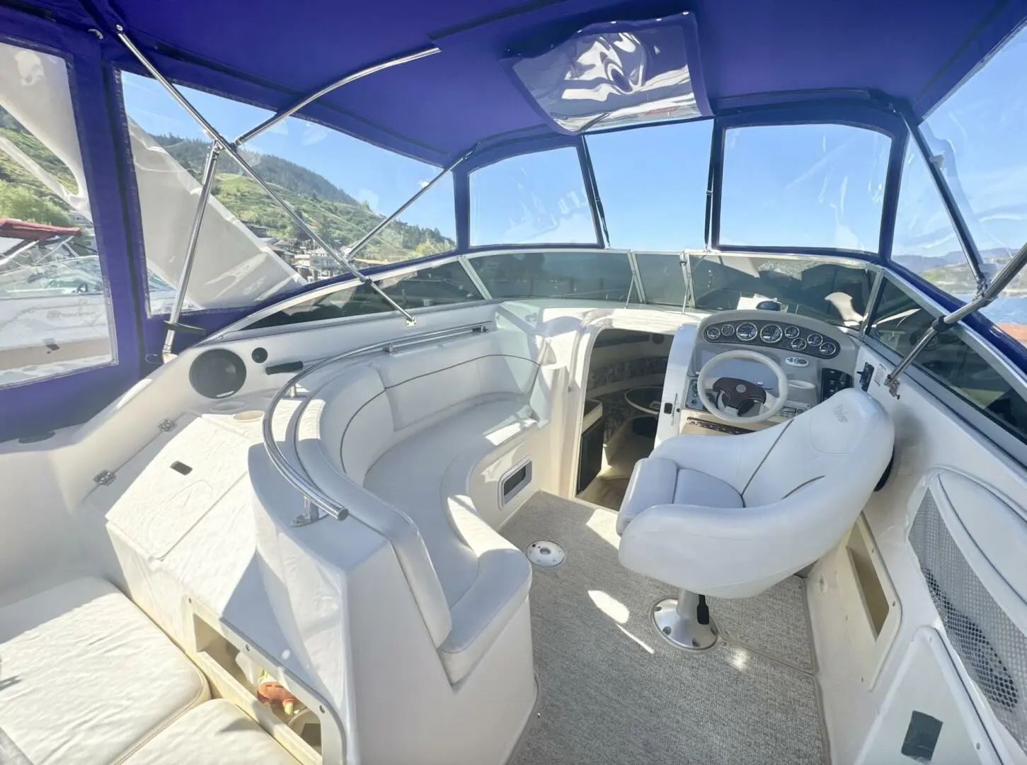 2002 Rinker fiesta vee 270