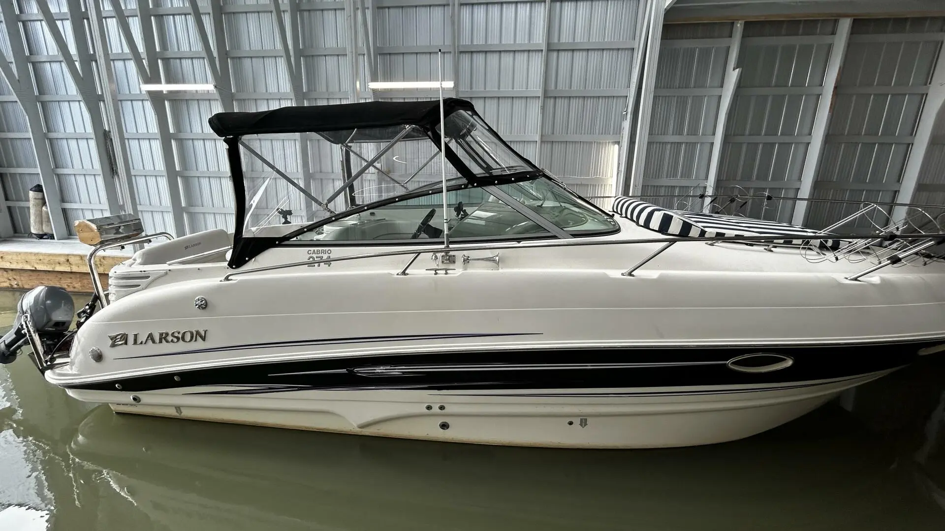 2011 Larson 274 cabrio