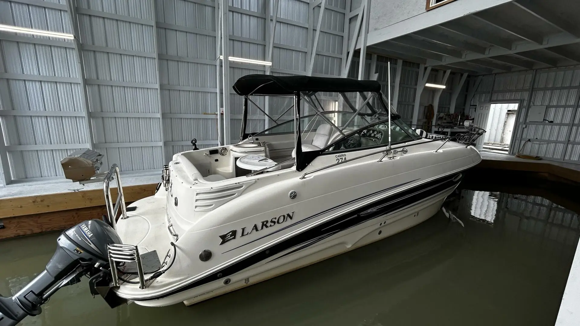 2011 Larson 274 cabrio