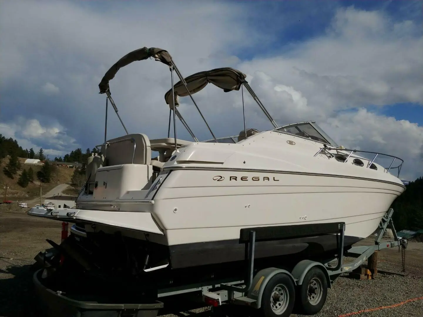 2000 Regal 2660 commodore