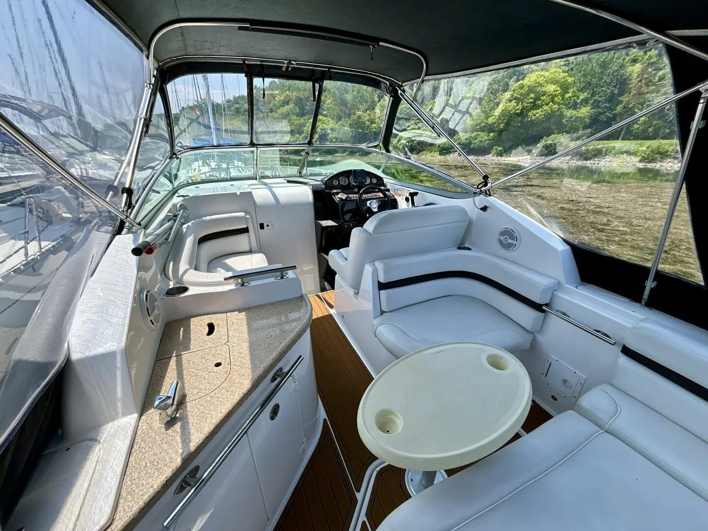 2013 Rinker express cruiser 260