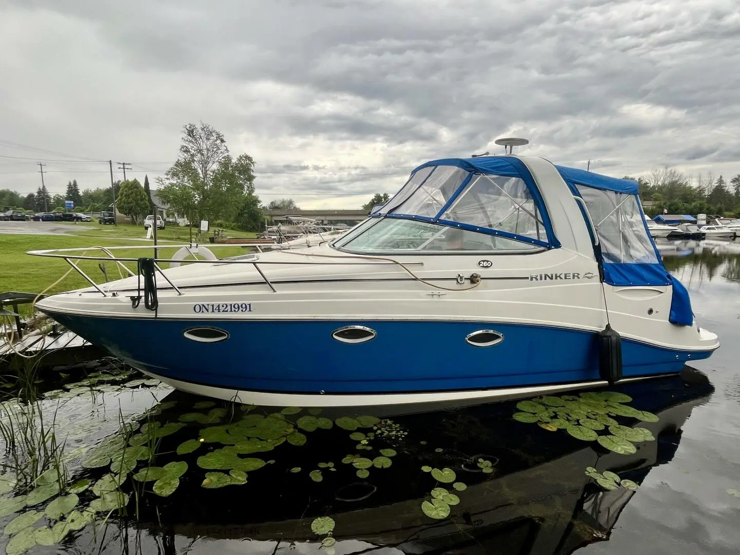 2009 Rinker 260 express