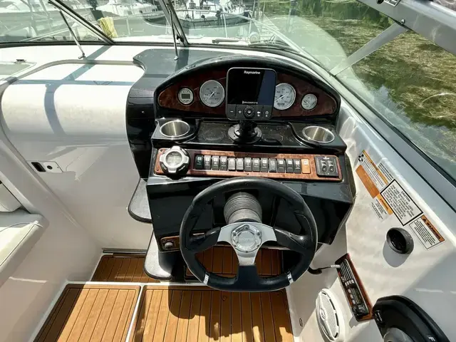 Rinker 260 Express Cruiser