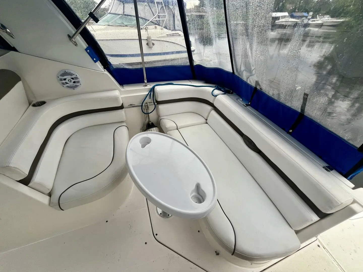 2009 Rinker 260 express