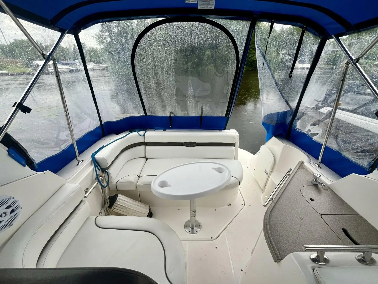 2009 Rinker 260 express