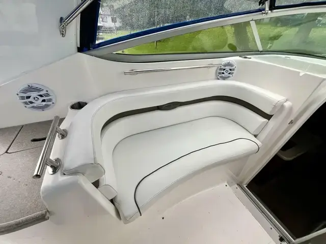 Rinker 260 Express Cruiser