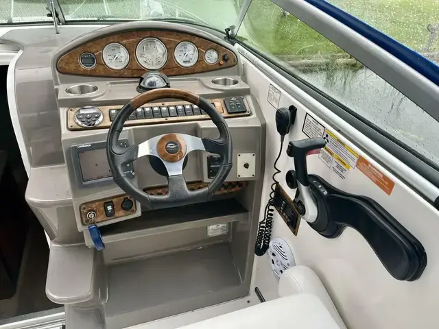 Rinker 260 Express Cruiser