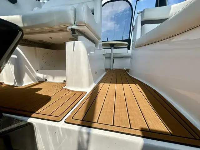 Rinker 260 Express Cruiser